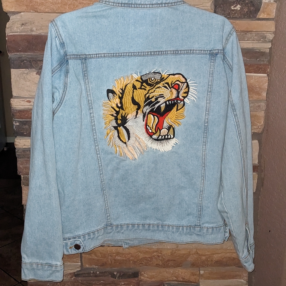 Embroidered 🐯 Fashion Nova Men's Light Blue Denim Jacket. 🚨BUY NOW pricing